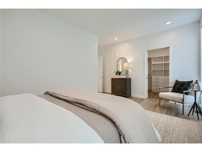 Building Photo - 4 West Dr