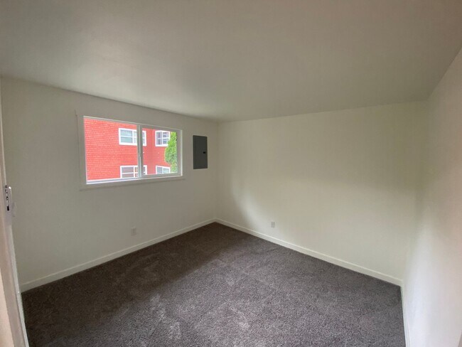 Building Photo - NKE1741