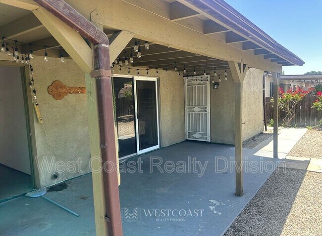 Building Photo - 627 Solano Dr