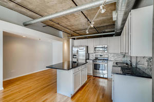 Building Photo - 933 W Van Buren St