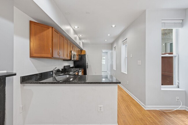 Building Photo - Beautiful 3 bedroom 3 bathroom townhouse in Federal Hill