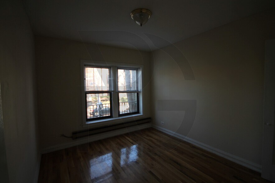 Building Photo - 851 W Wolfram St