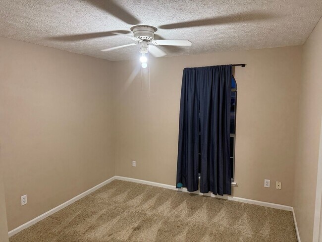 Building Photo - 106 Thorton Dr