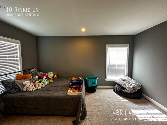 Building Photo - 10 Los Robles Rd