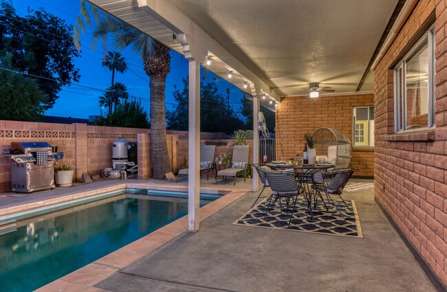 Building Photo - Fully furnished Tempe home with gorgeous b...