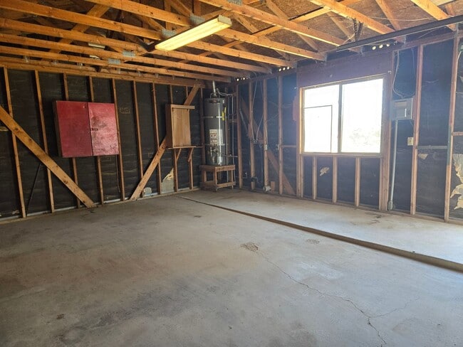 Building Photo - 2 BR 1 BA Country home available now
