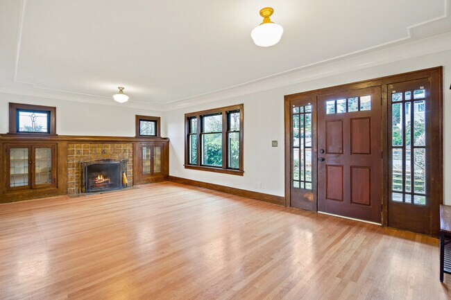 Building Photo - 6558 Seward Park Ave S