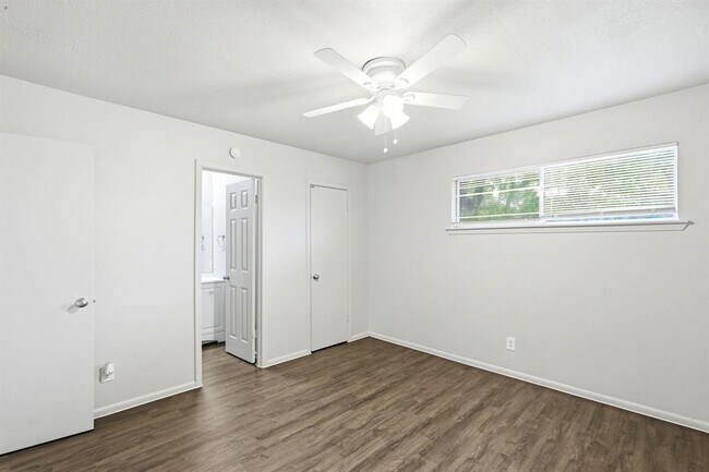 Building Photo - 2319 Greenfield Pkwy