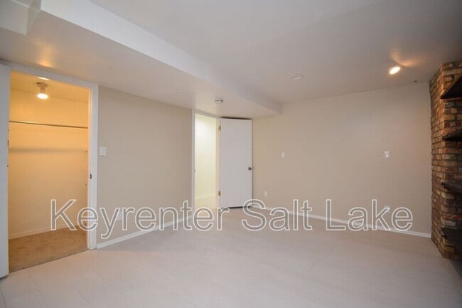 Building Photo - 3582 E Mardonna Way