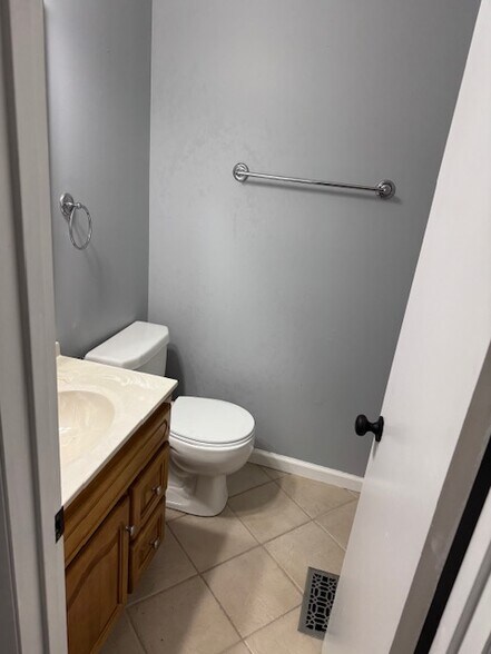 Bedroom 3 half bath - 147 Longview Dr