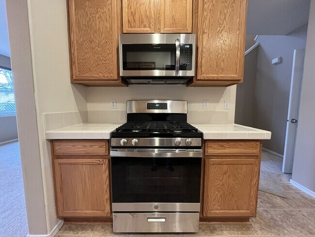 Building Photo - Inviting Two-Story 3BR Home Featuring Gas Range, Walk-In Closet, and Built-In Deck Seating