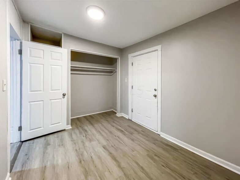 Building Photo - 196 N Burgess Ave