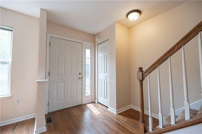 Building Photo - 222 Castle Creek Dr