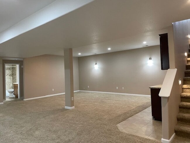 Building Photo - 6960 Whistler Dr