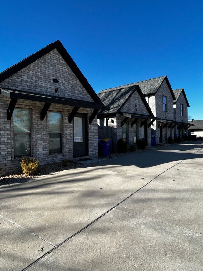 Building Photo - Water Included - Newer 2 Bedroom 1.5 Bathroom Town Home Now Pre-leasing with Upcoming move in!!!!