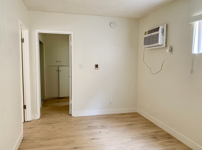 Building Photo - Cozy 1 bedroom unit located in Canoga Park with Laundry On-site and Community Pool!
