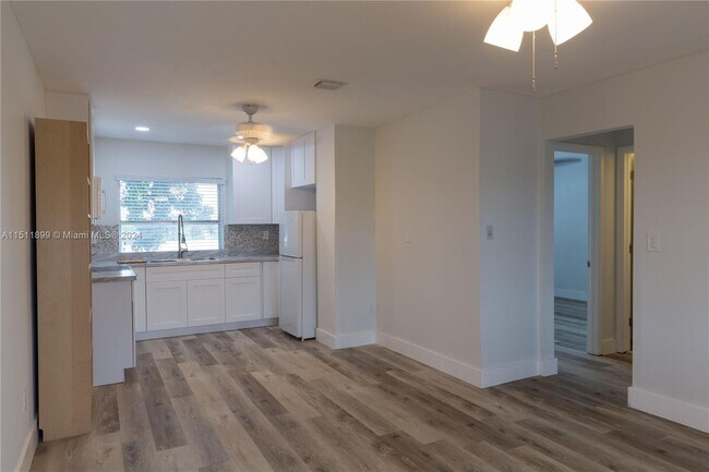 Building Photo - 11140 SW 70th Terrace