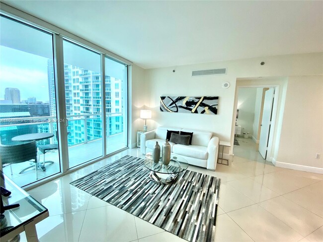 Building Photo - 950 Brickell Bay Dr