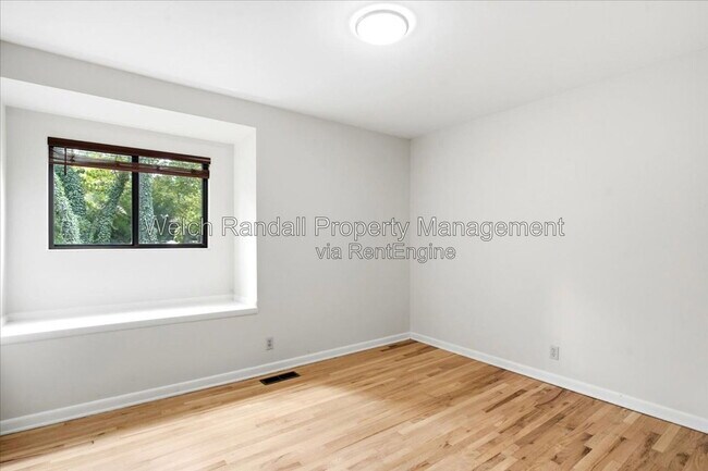 Building Photo - 5070 Doren Dr