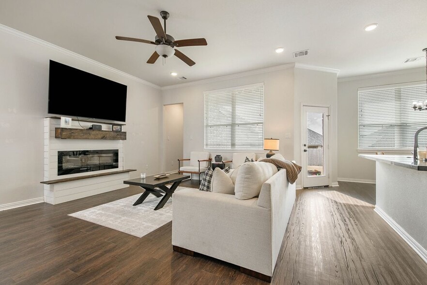 Building Photo - 5903 Eldora Dr