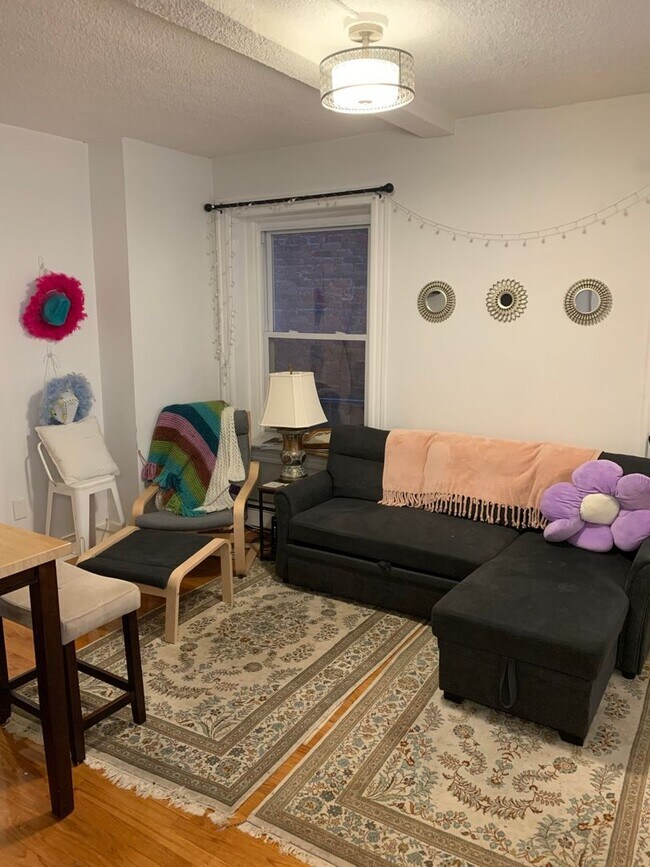 Building Photo - HOT NORTH END LISTING!!!!