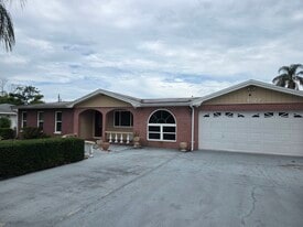 Building Photo - 1527 Tangerine St