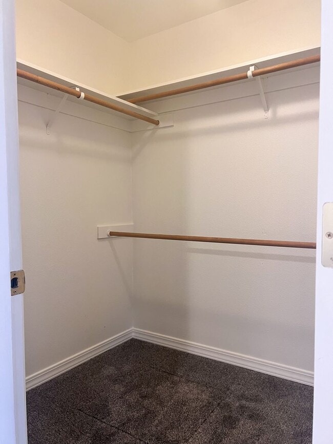 Building Photo - 3BD/2BA HOME W/GARAGE IN LEBANON