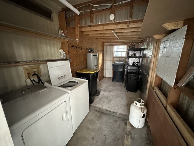 Building Photo - 2 Bed 2 Bath Mobile Home for Rent in Polk City