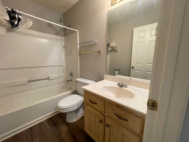 Building Photo - Adorable home in Ross Point Farms