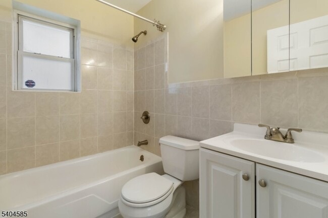 Building Photo - 25 River Rd