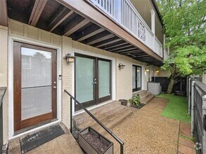 Building Photo - 5934 Sandhurst Ln