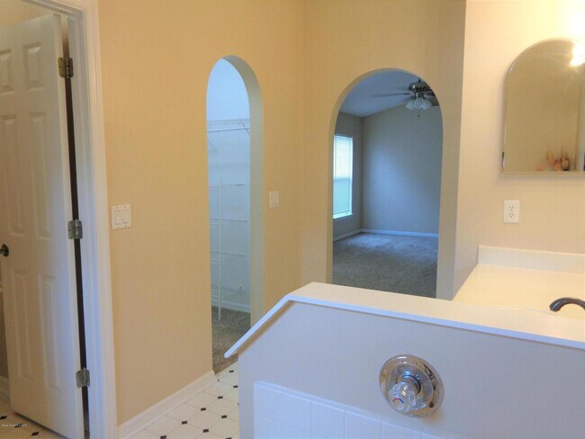 Building Photo - 2600 Alicia Ln