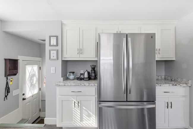 Building Photo - 26 Snow St