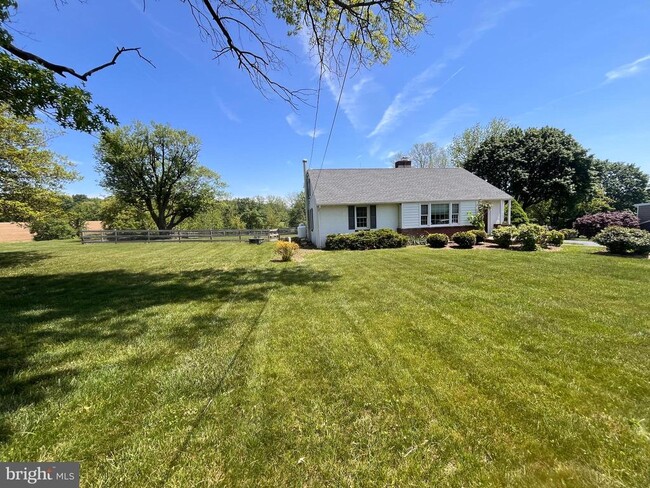 Building Photo - 283 Old Stottsville Rd