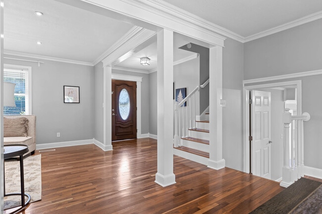 Building Photo - 2483 Shenandoah Dr