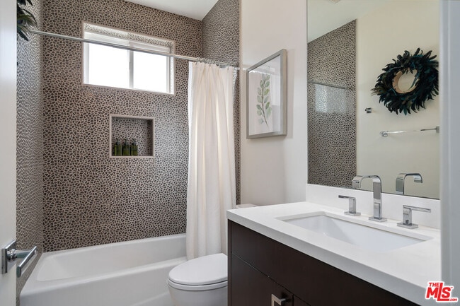 Building Photo - 1745 S Barrington Ave