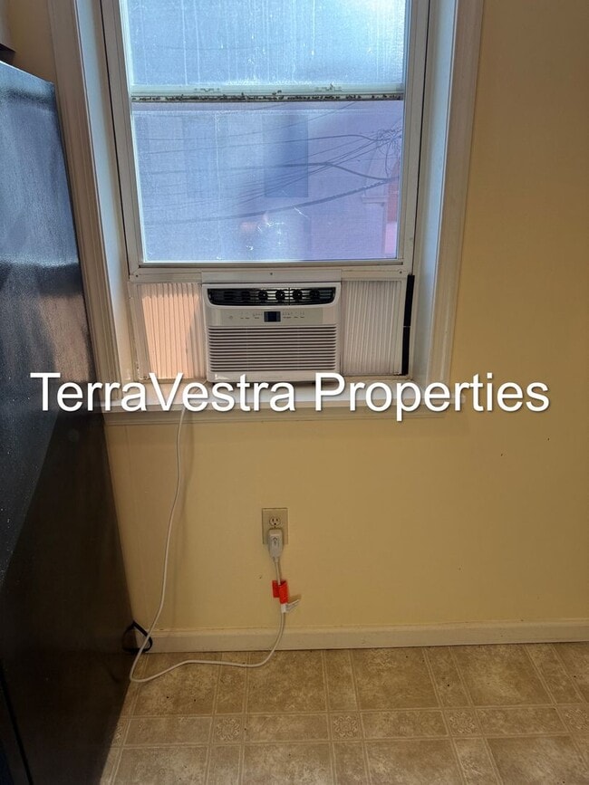 Building Photo - 101 N High St