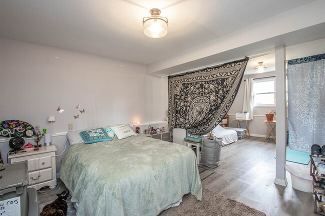 Building Photo - 425 Judd St