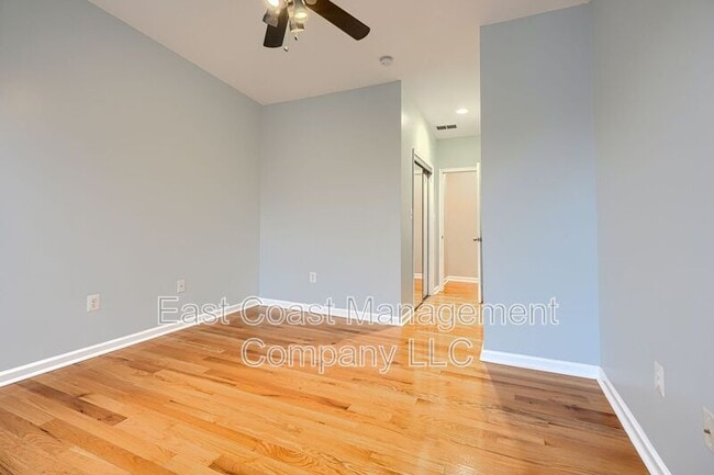 Building Photo - 2826 Huntingdon Ave