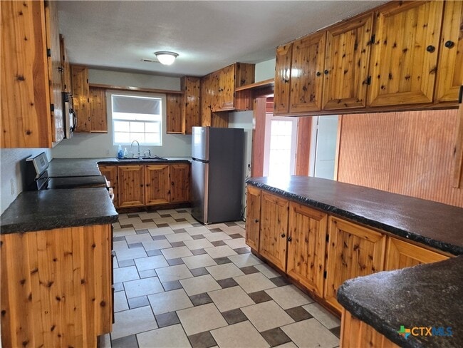 Building Photo - 702 Anaqua Ave