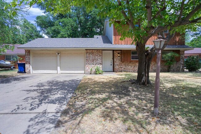 Building Photo - 405 Steeple Ridge Rd