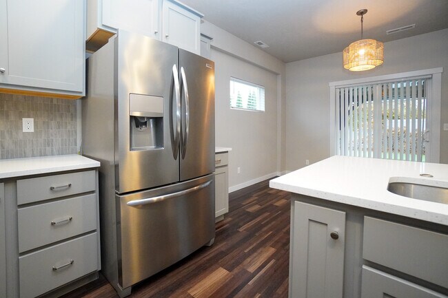 Building Photo - 6113 N Colosseum Ave