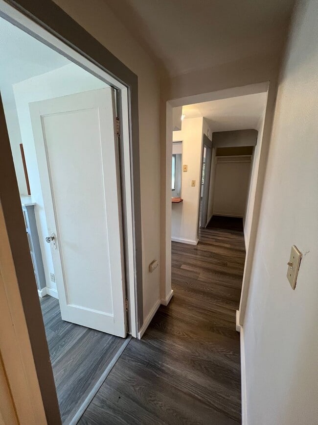 Building Photo - 1919 Duplex