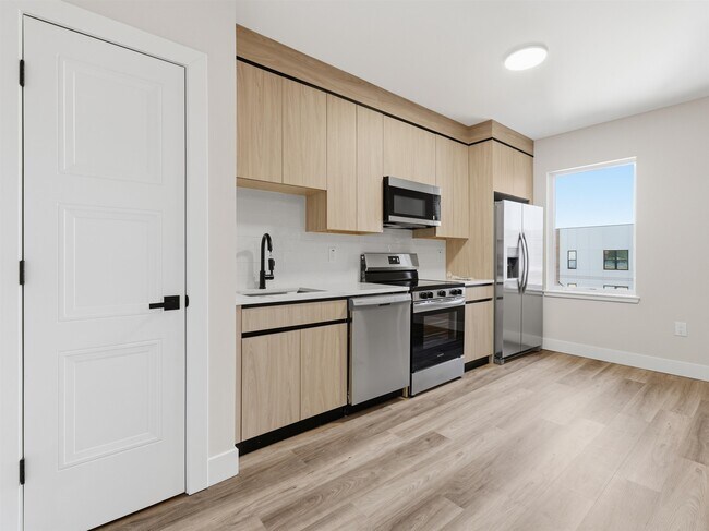 Building Photo - 304 61st St