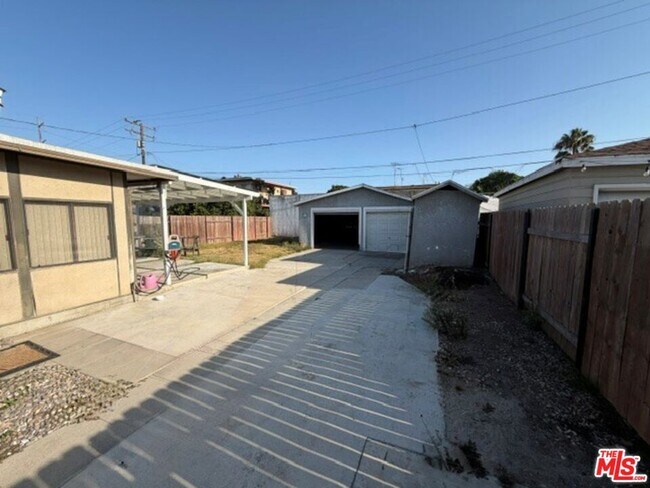 Building Photo - 322 Magnolia Ave