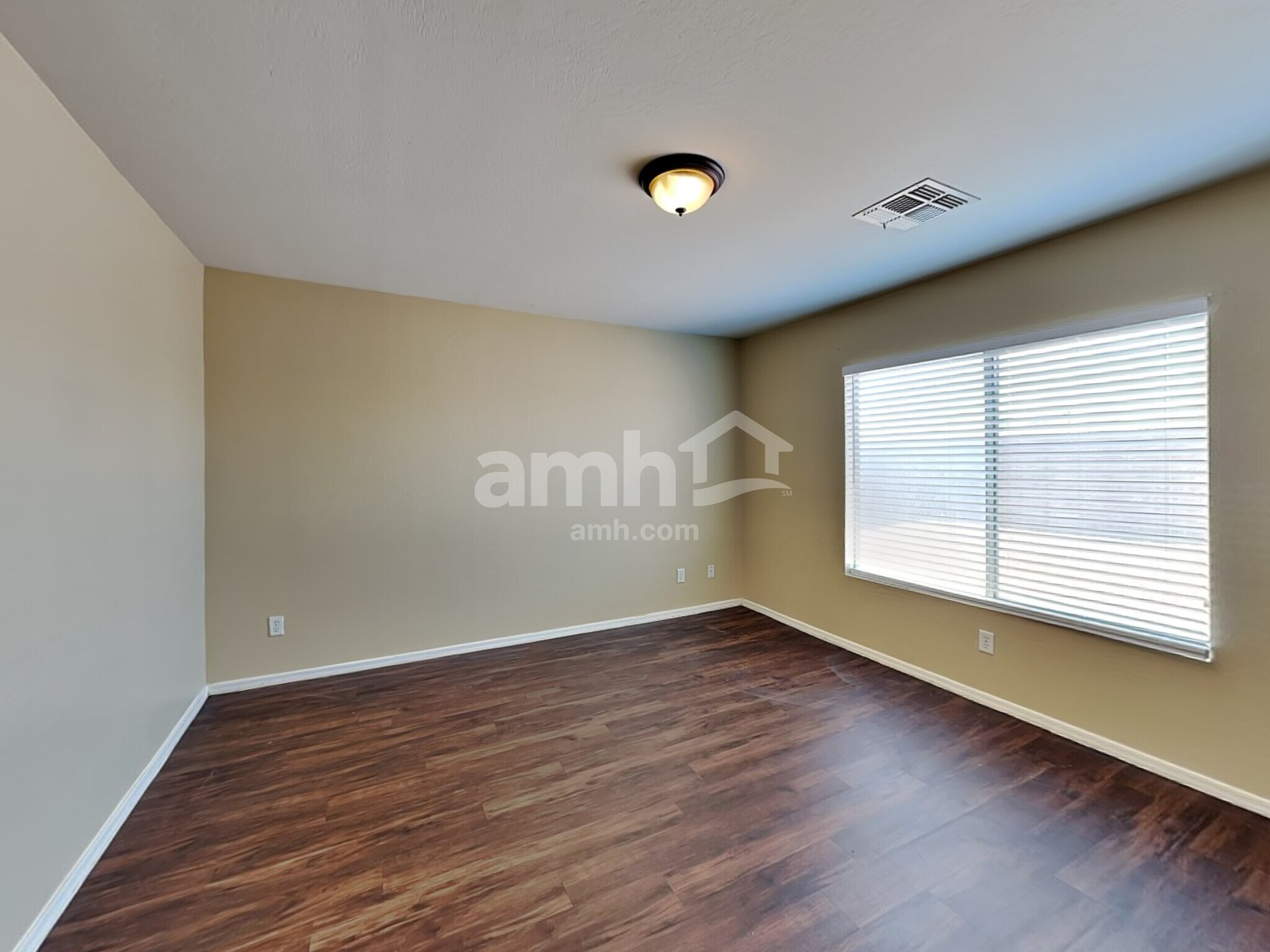 Building Photo - 11967 W Granada Rd