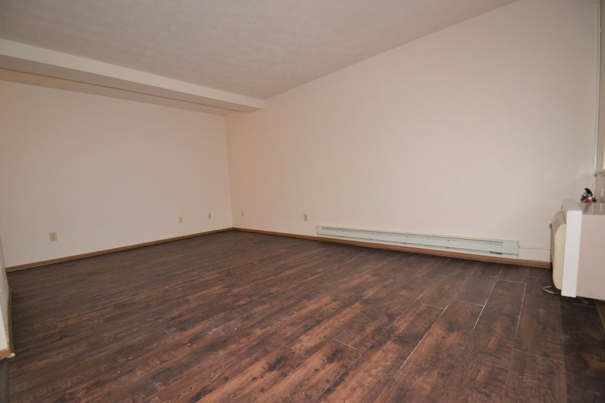 Living Room - 278 Torrey St