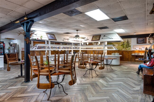 Building Photo - 2414 S Gordon St