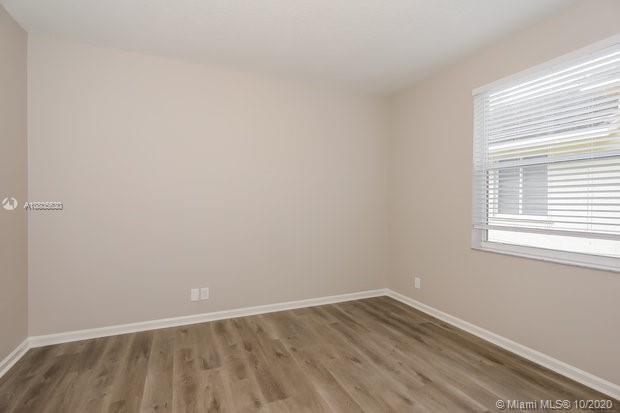 Building Photo - 2560 Jardin Manor