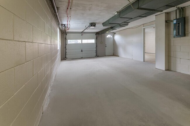 Building Photo - 242-242 Southlawn Ave